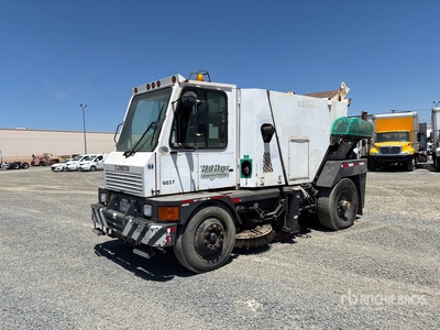 2009 Johnston on 2009 Johnson Sweeper Truck