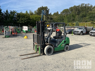 2015 Toyota 8FGU25 4500 lb Pneumatic Tire Forklift