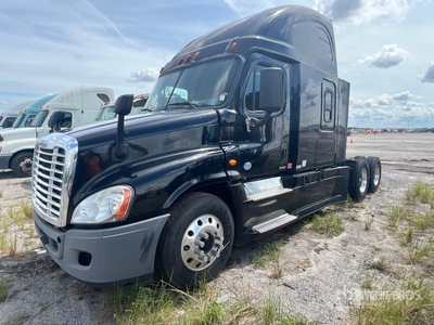2015 Freightliner Cascadia 125 6x4 3- Achs Sattelzugmaschine mit Schlafkabine (Inoperable)