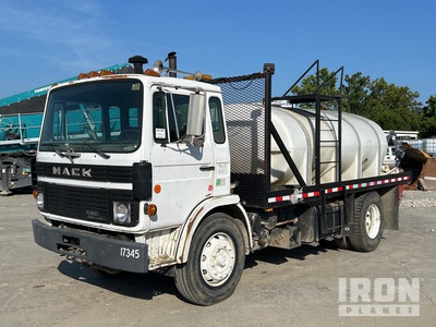 1990 Mack Midliner S/A Water Truck 2000 gal 4x2 Water Truck