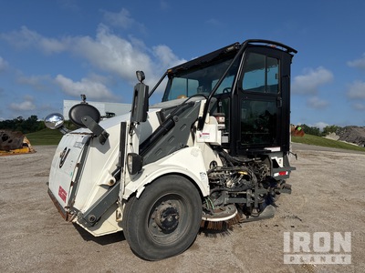 2016 Elgin Pelican Dual control auto lube Sweeper Truck