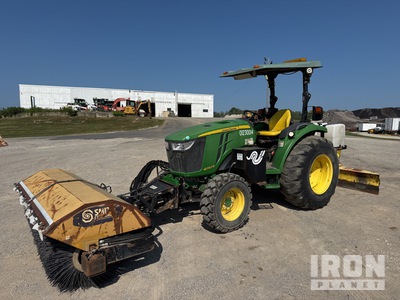 2015 John Deere 4052R hydrostatic drive Kehrbesenschlepper