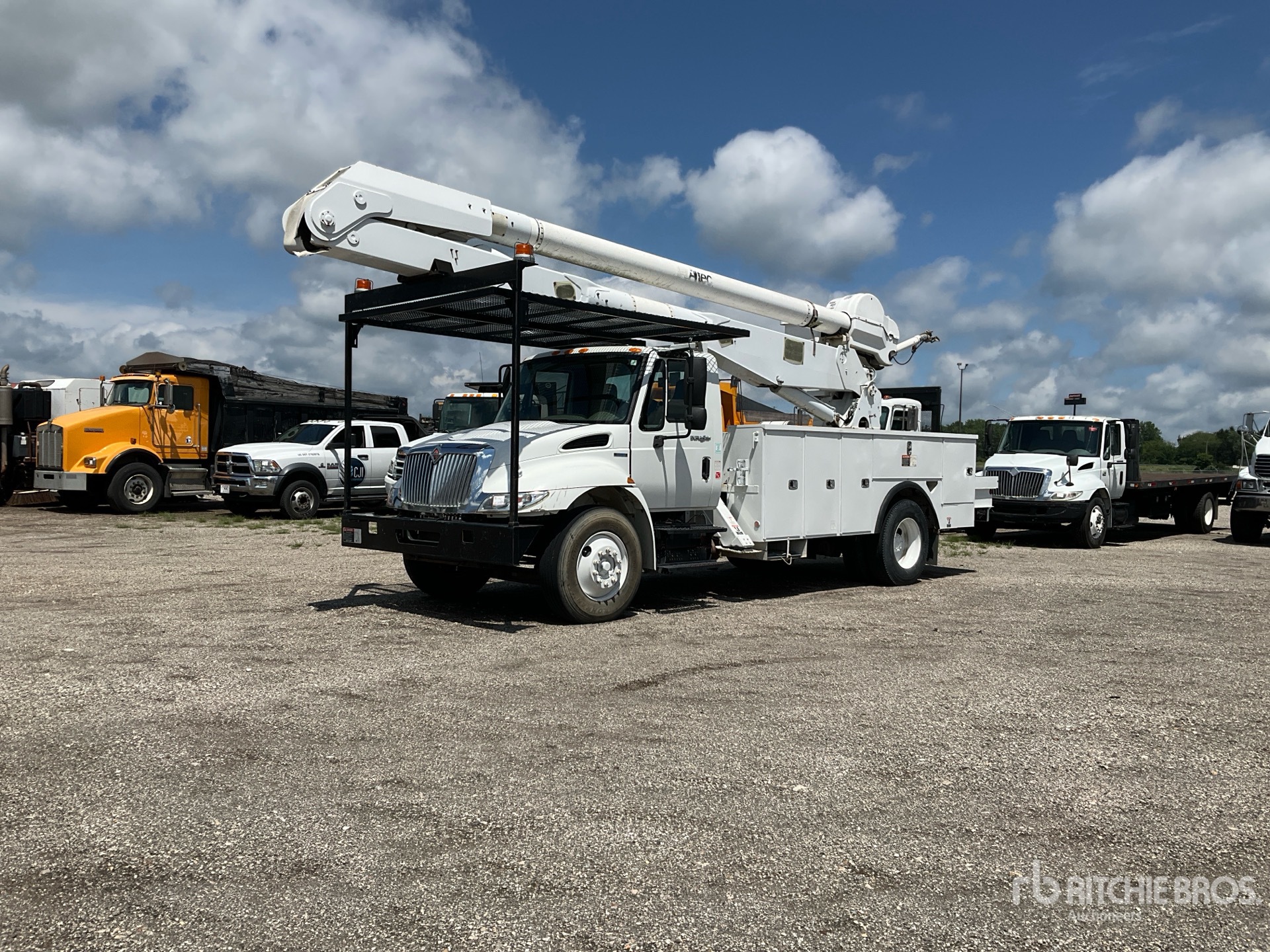 2011 International 4300 Bucket Truck