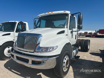 2014 International 4400 4x2 Cab and Chassis