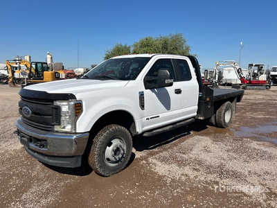 2018 Ford F-350 XL 4x4 Extended Cab Flatbed Truck