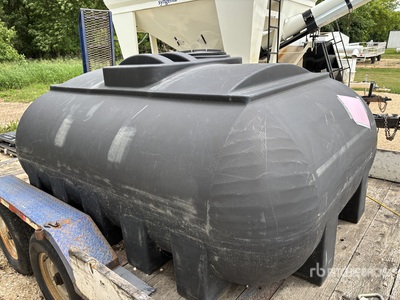950 gal Poly タンク