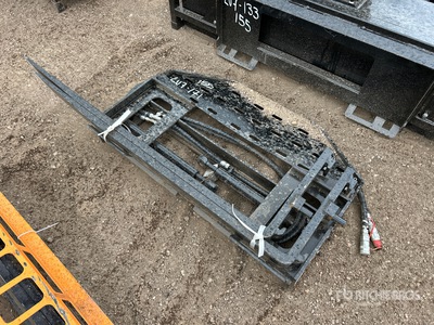 2025 GIYI SF60 60 in Skid Steer Forks (Unused)