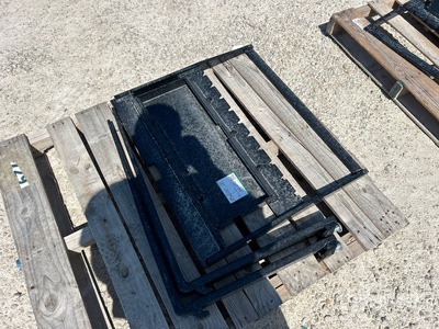 2025 GIYI GY-XHC 29 in Mini Skid Steer Forks (Unused)