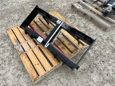 2025 GIYI GY-HF47C 47 in Skid Steer Bale Spear (Unused)