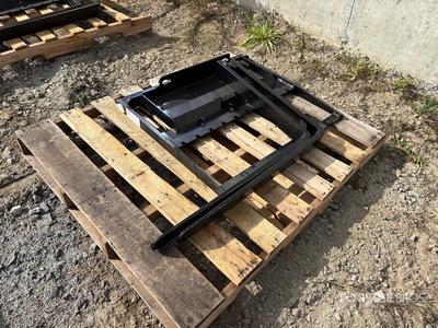 2025 GIYI GY-XHC 29 in Mini Skid Steer Forks (Unused)