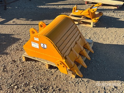 2025 GIYI GY-BK 24 in Digging Excavator Bucket - Fits Cat (Unused)