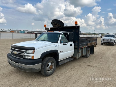2005 Chevrolet Silverado 3500HD 4x4 Camion à benne basculante