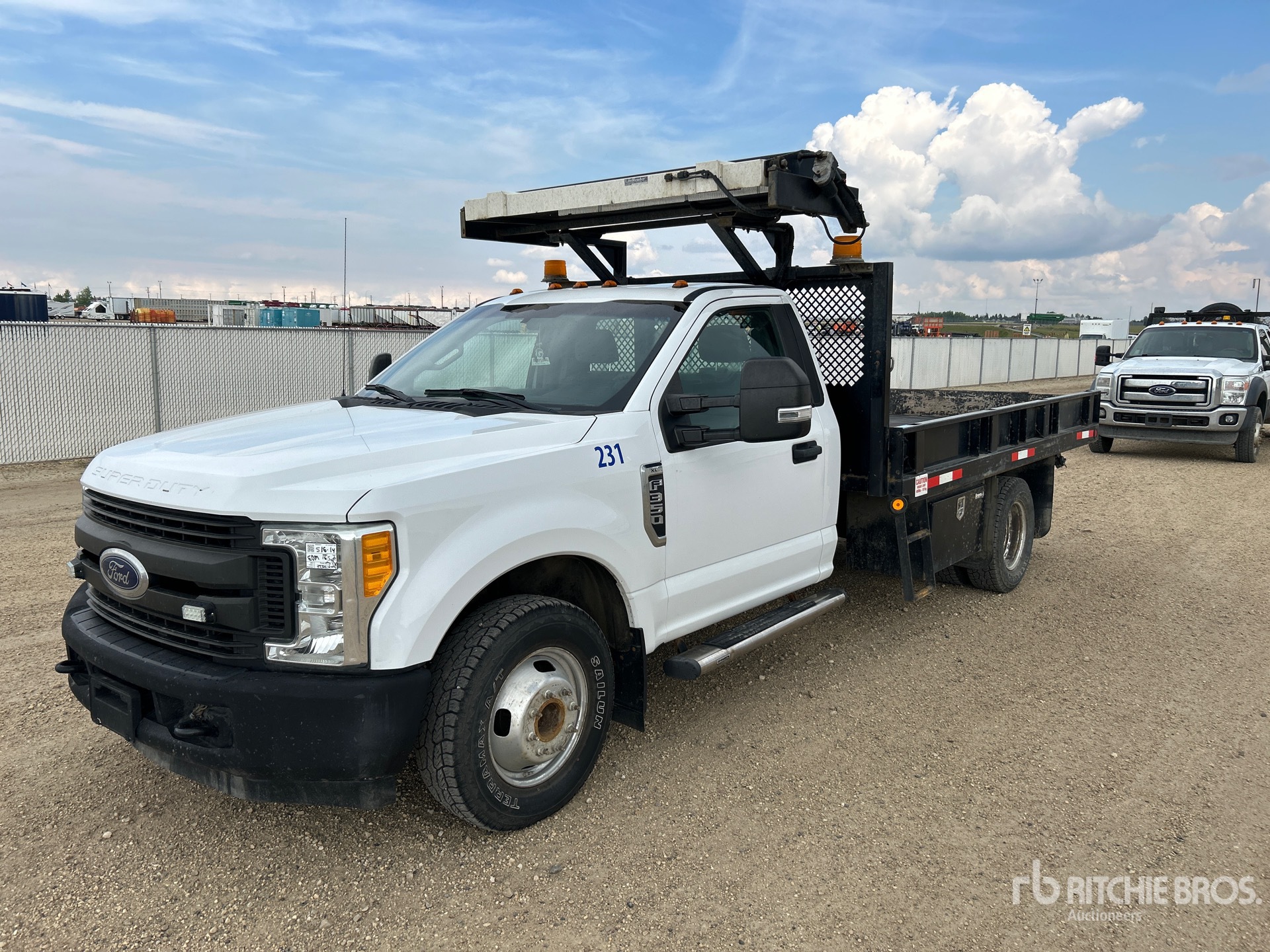 2017 Ford F-350 XL 4x2 Camión Caja Abierta