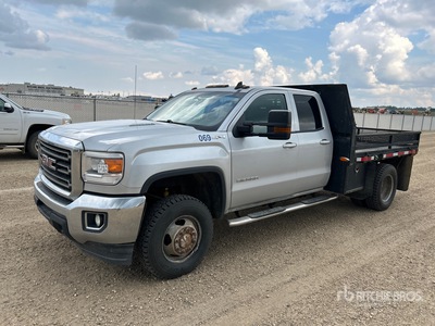2015 GMC Sierra 3500HD 4x4 Crew Cab Flatbed Truck