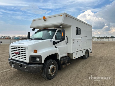 2004 GMC C6500 4x2 Utility Truck