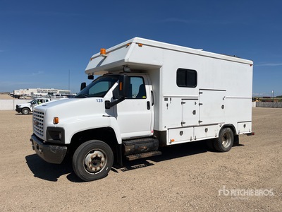 2004 GMC C6500 4x2 Utility Truck