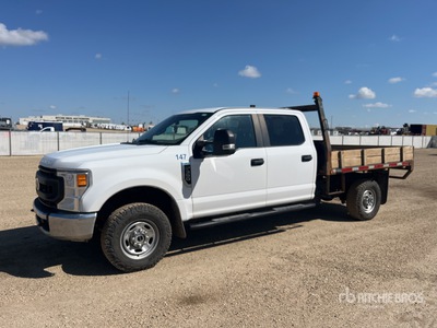 2020 Ford F-350 4x4 Crew Cab Flatbed Truck