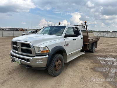 2012 Ram 5500 4x4 Crew Cab Camion à Plateau