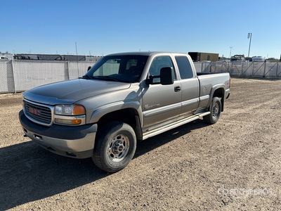 2001 GMC Sierra 2500HD 4x4 Extended Cab Pickup