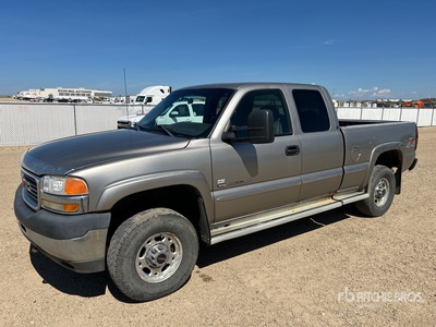 2001 GMC Sierra 2500HD 4x4 Extended Cab Pickup