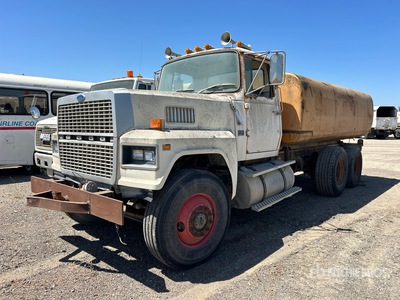 1985 Ford LTL9000 4000 gal 6x4 Camion cisterna de agua