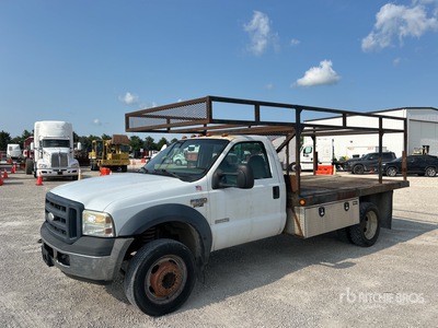 2007 Ford F-550 XL 4x2 Camion à Plateau