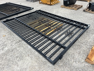 2025 SKLP 20 ft x 7 ft 3 in Wrought Iron Bi-Parting Portail d'entrée (Unused)