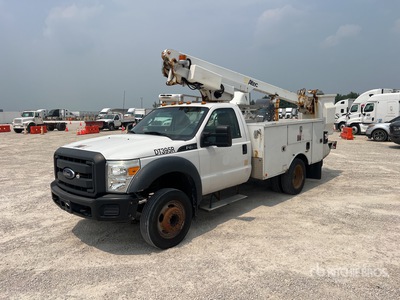 Altec on 2015 Ford F-450 XL 4x2 Bucket Truck
