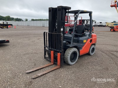 2019 Toyota 8FGU30 4900 lb Pneumatic Tire Gabelstapler