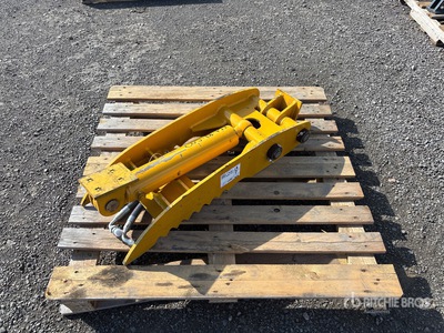 35 in Hydraulic Excavator Thumb (Unused)