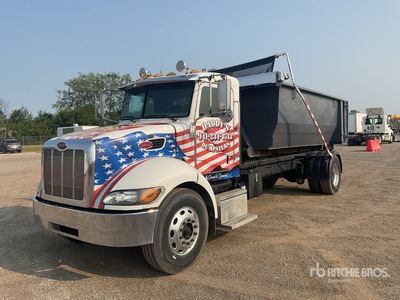2005 Peterbilt 335 4x2 Hooklift Truck
