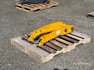 35 in Hydraulic Excavator Thumb (Unused)