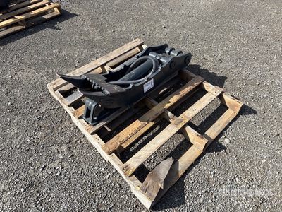 39 in Hydraulic Excavator Thumb (Unused)