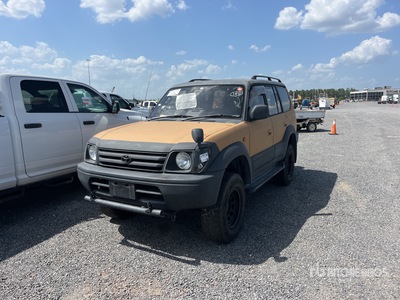 Toyota Land Cruiser 4x4 を見 SUV