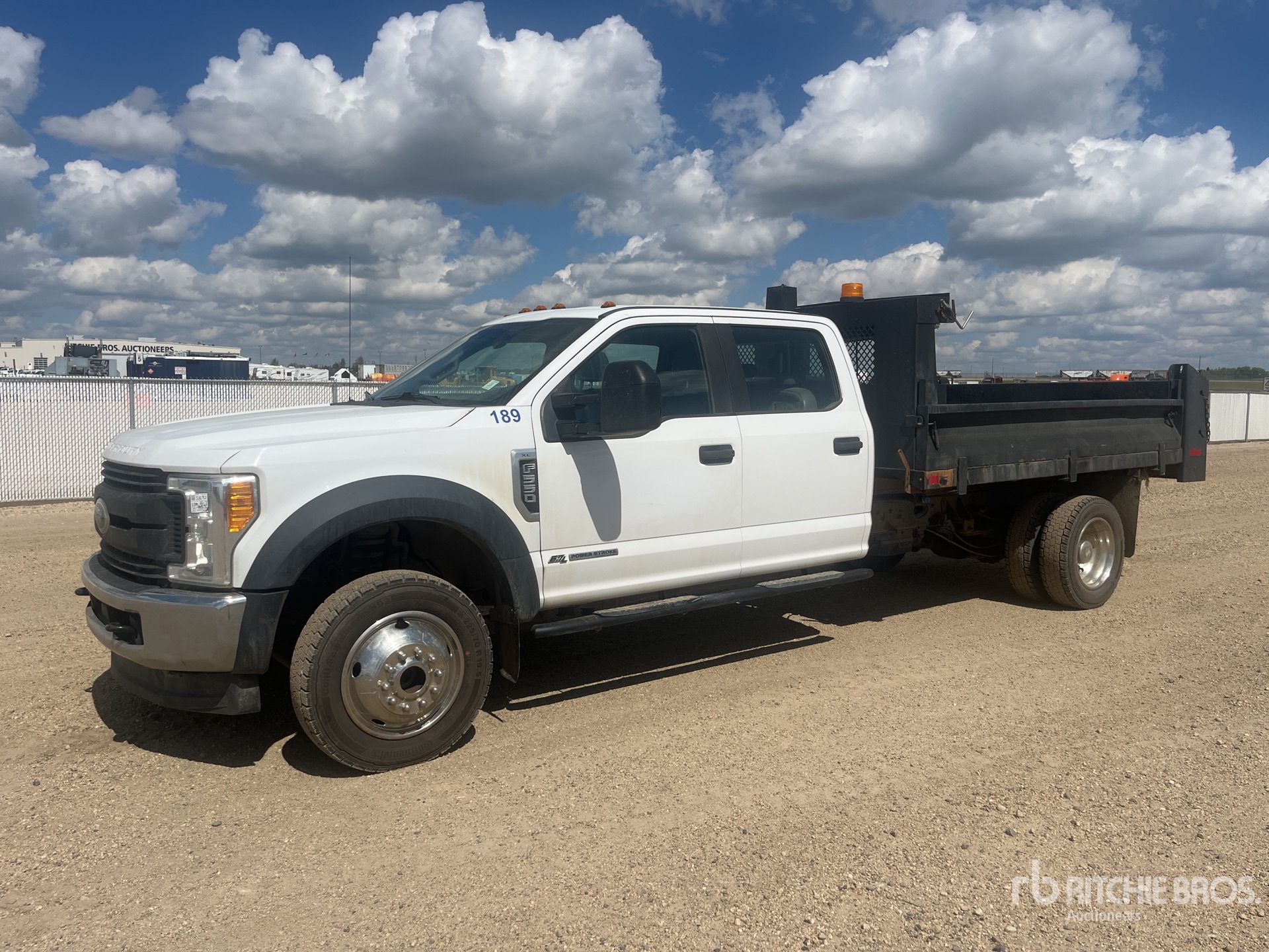 2017 Ford F-550 XL 4x4 Crew Cab Flatbed Truck