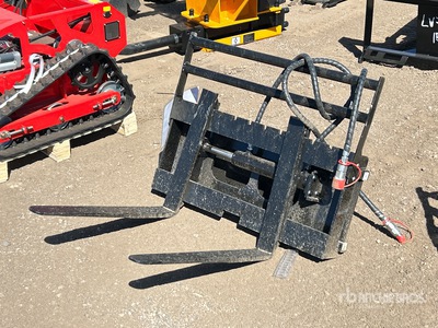 2025 GIYI GY-CYHC 29 in Mini Skid Steer Forks (Unused)