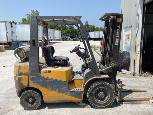 MONTACARGAS TCM FG25T7L