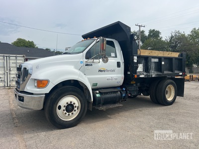 2013 Ford F-750 XL 4x2 S/A Dump Truck