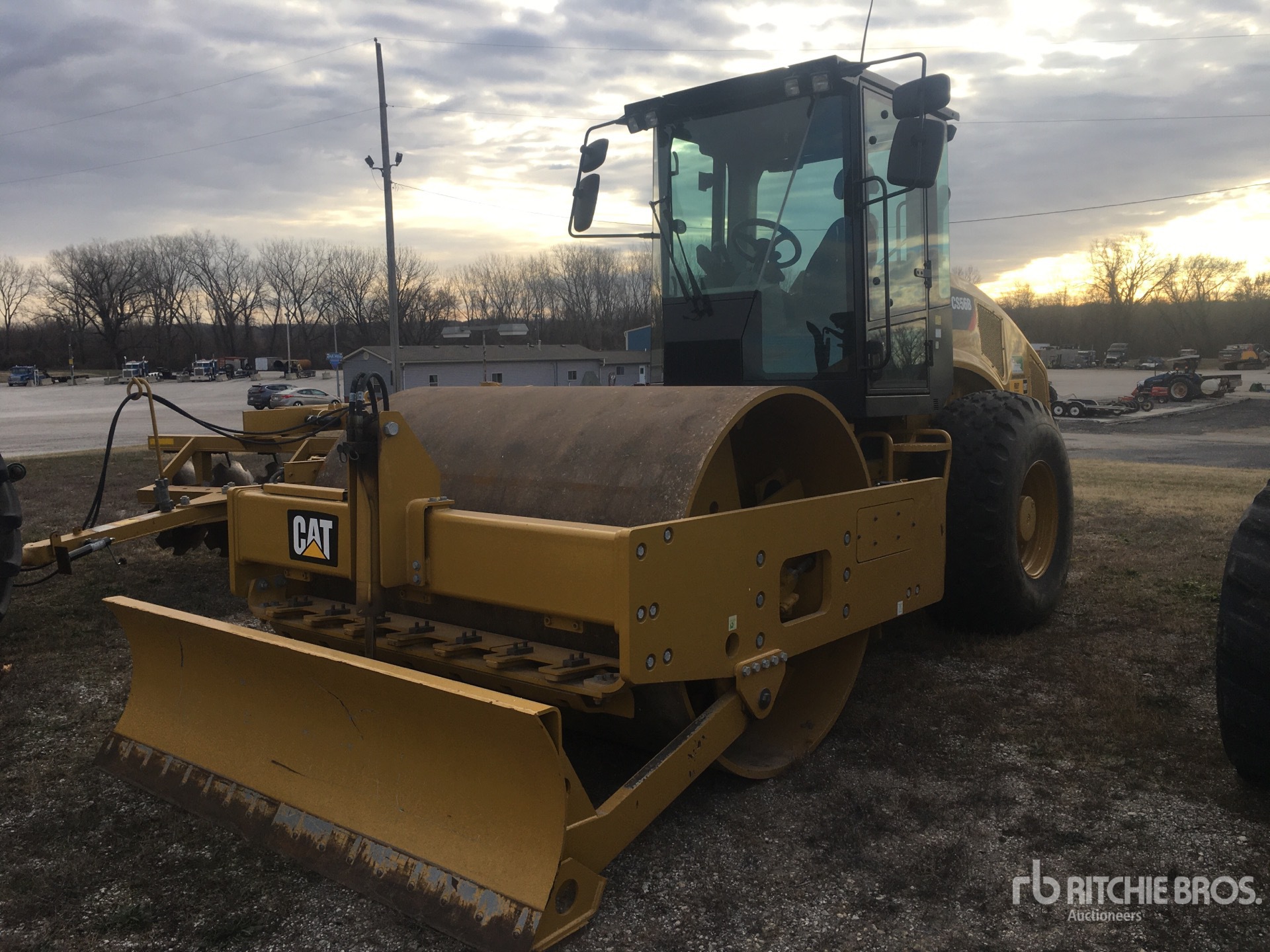 2021 Cat CS56B Rodillo compactador