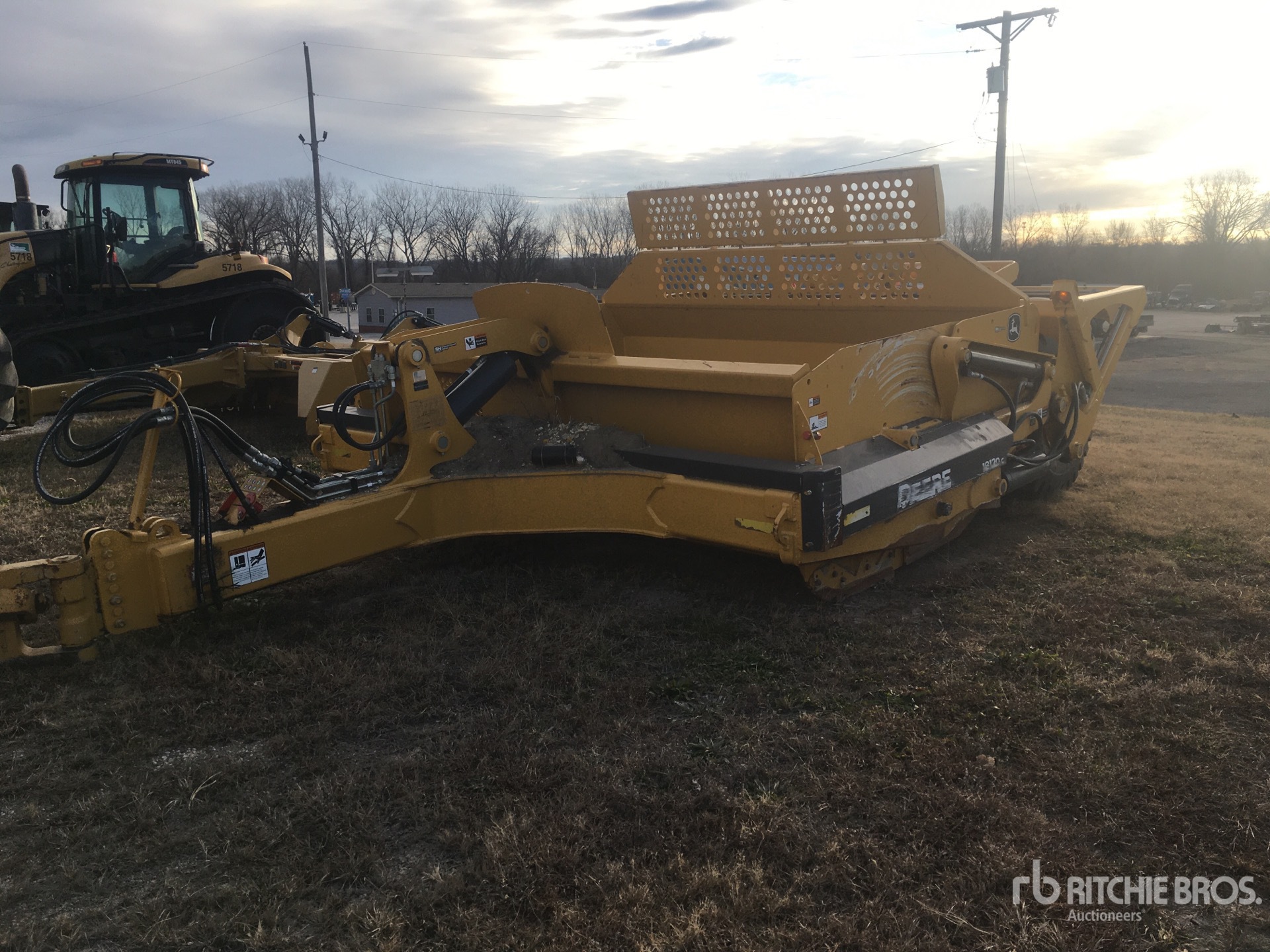 2020 John Deere 1812DC 4 Tire Hydraulic Pull Scraper