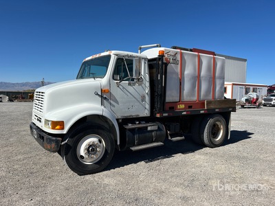 1998 International 8100 4x2 Mud Mixing Truck