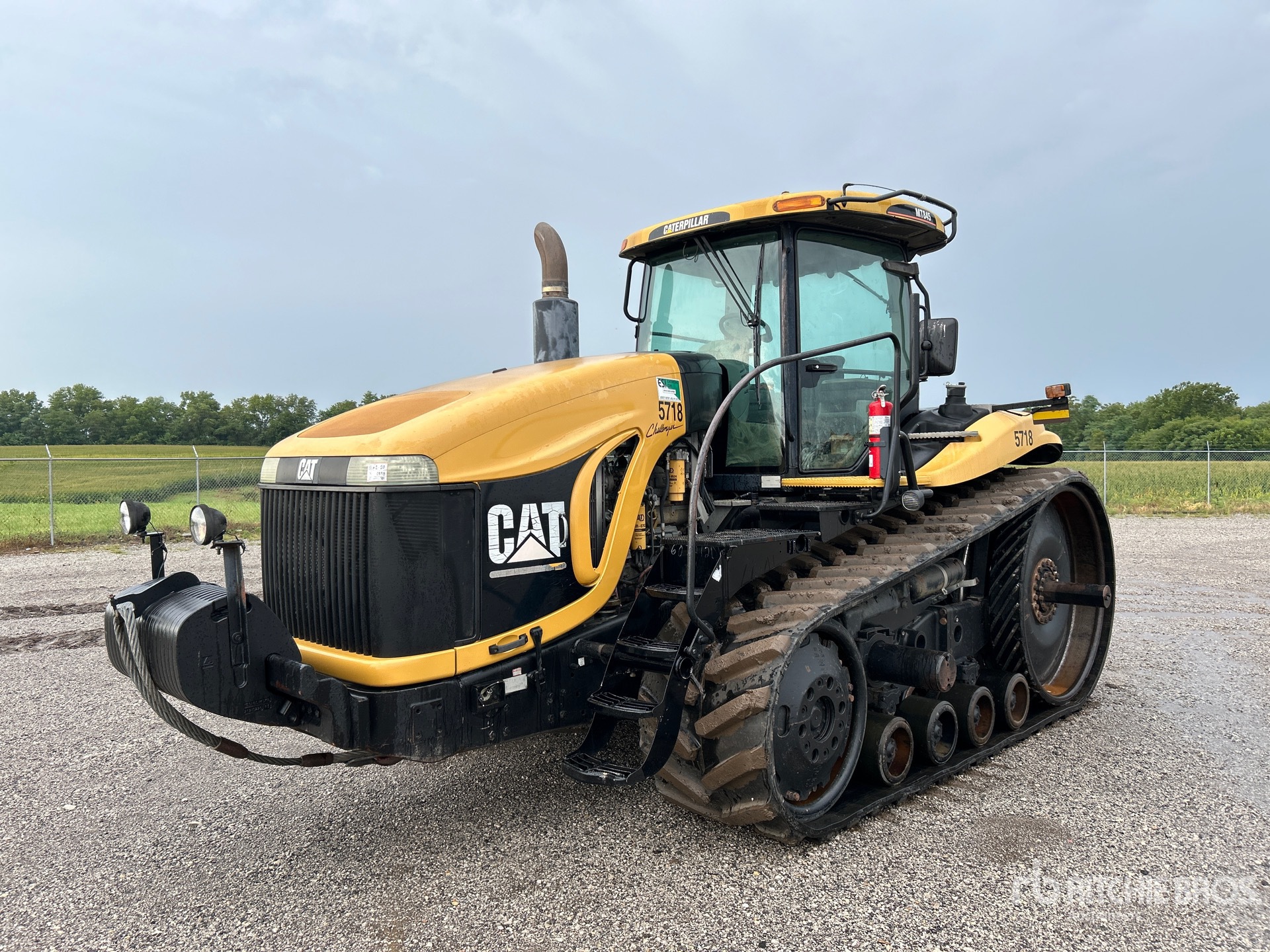2003 Challenger MT845 tractor traílla