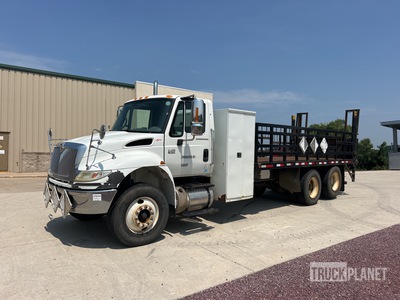 2008 International 4400 6x2 Flatbed Truck