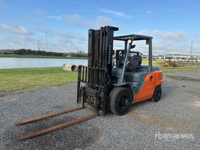 2018 Toyota 8FD45U 8500 lb Pneumatic Tire Forklift