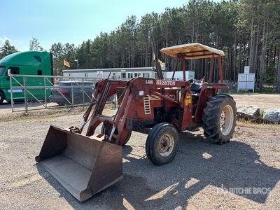 1983 Fiat-Hesston 466 4WD tractor utilitario (Inoperable)