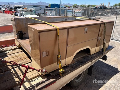Chevrolet Silverado 8 ft truck body Divers