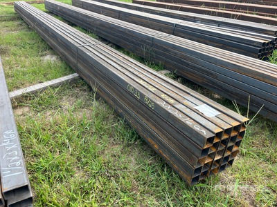 Quantity of (25) 2 in x 2 in x 24 ft 16 GA Square Tubing Materiale edile