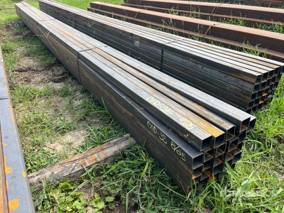 Quantity of (25) 2 in x 2 in x 20 ft 16 GA Square Tubing Materiale edile