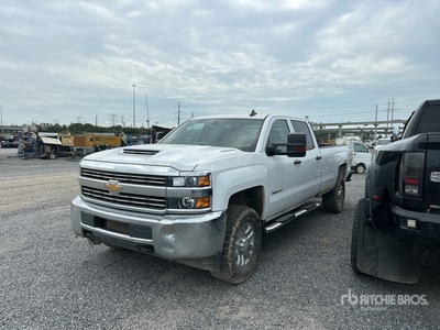 2018 Chevrolet Silverado 2500 HD 4x4 Crew Cab Pickup