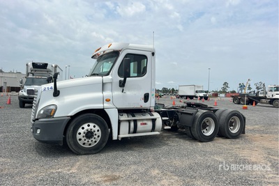 2013 Freightliner Cascadia 125 6x4 T/A Day Cab Truck Tractor